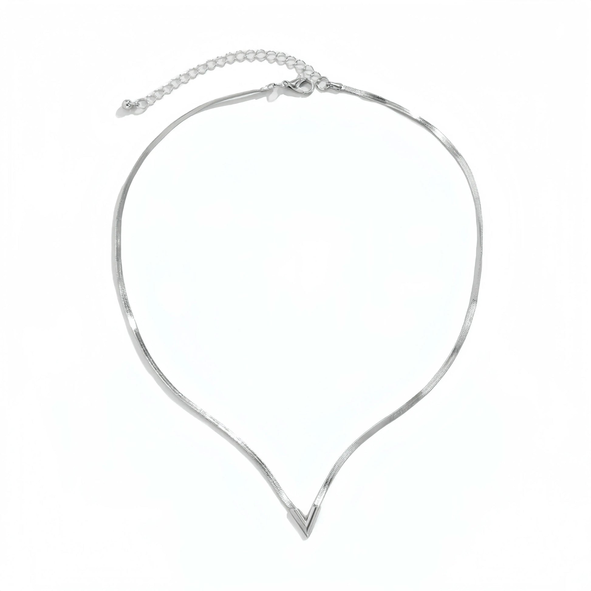 Vintage Simple Flat Snake Clavicle Chain Necklace for Male Creative V Shape Pendant Choker Jewelry Accessories Steampunk Men New Little Addiction