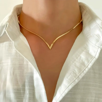 Vintage Simple Flat Snake Clavicle Chain Necklace for Male Creative V Shape Pendant Choker Jewelry Accessories Steampunk Men New Little Addiction