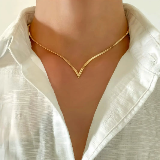 Vintage Simple Flat Snake Clavicle Chain Necklace for Male Creative V Shape Pendant Choker Jewelry Accessories Steampunk Men New Little Addiction