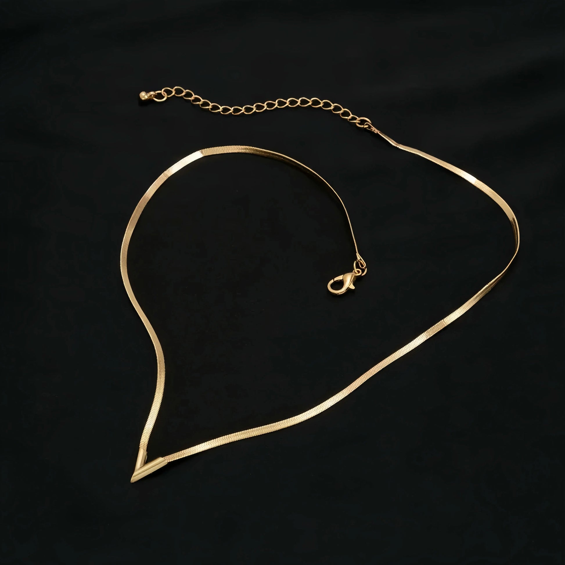 Vintage Simple Flat Snake Clavicle Chain Necklace for Male Creative V Shape Pendant Choker Jewelry Accessories Steampunk Men New Little Addiction